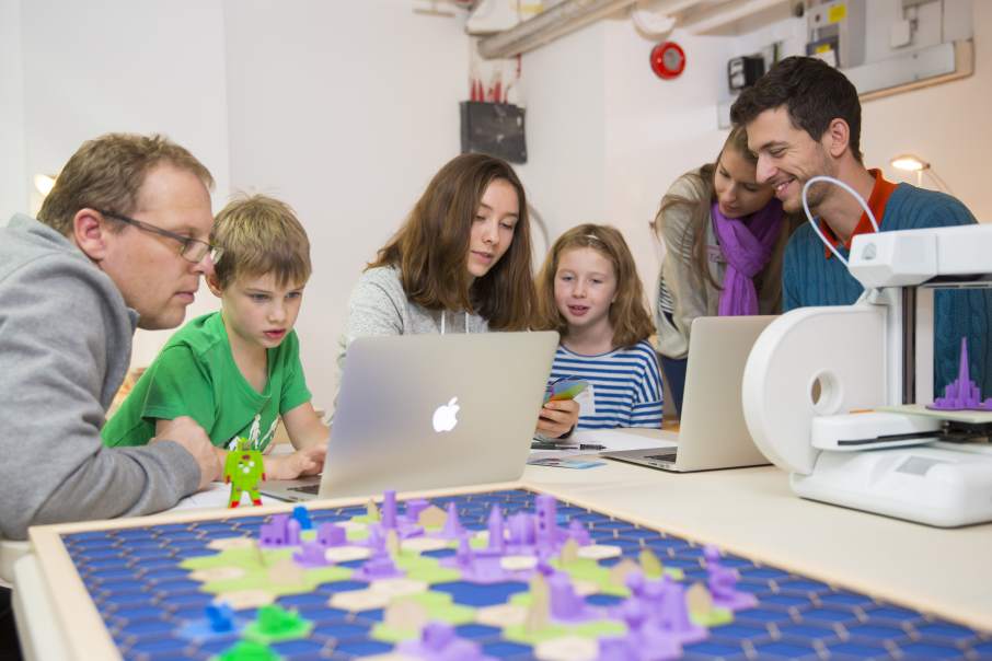 Printlab與Innofil3D,3DPrinterOS,Makerversity DIY, Kidesign以及Ultimaker等公司合作,幫助學校快速建立自己的3D列印實驗室 Printlab與Innofil3D,3DPrinterOS,Makerversity DIY, Kidesign以及Ultimaker等公司合作,幫助學校快速建立自己的3D列印實驗室